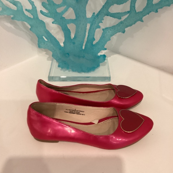 STEVIES GIRLS FAUX PATENT LEATHER PINK HEART EMBELLISHMENT FLATS SHOES SZ 3 - Picture 3 of 7